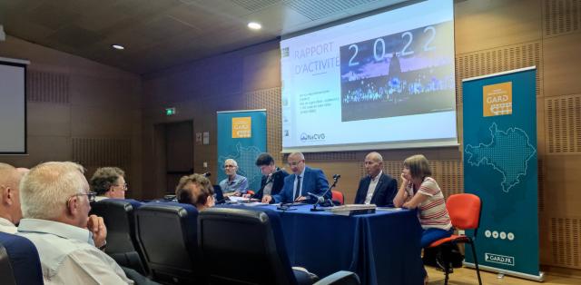 De gauche à droite, M. Jean-Pierre LANNOY, vice-président du conseil départemental de l’ONaCVG, M. Patrick MALAVIEILLE, vice-président du conseil Départemental du Gard, M. Pascal COGET, directeur du SD, M. Bernard LANCEMENT, vice-président du conseil départemental de l’ONaCVG et Madame Pascale BUGAT directrice des Archives Départementales.